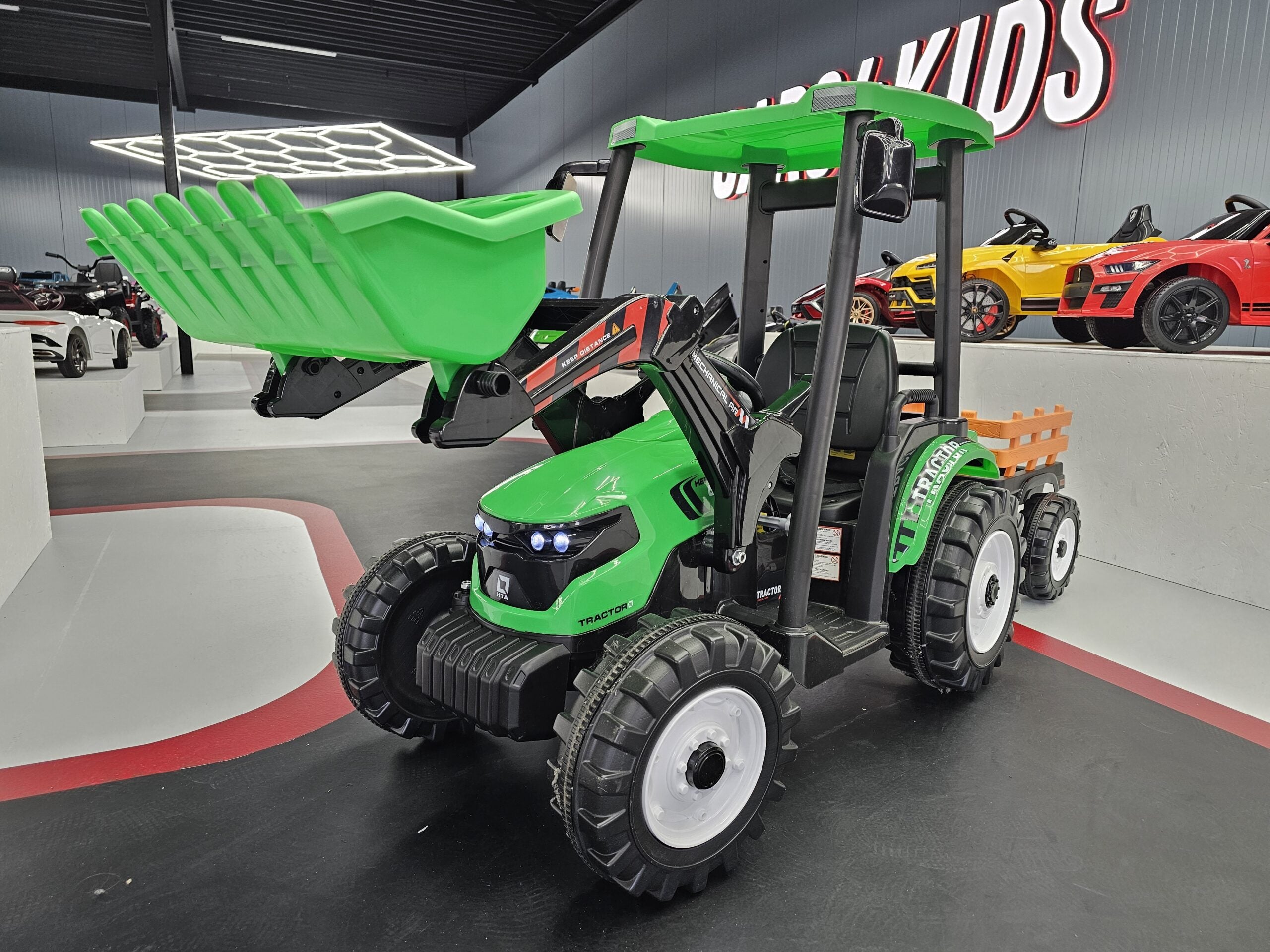 Kinder tractor 24 volt met aanhanger met RC
