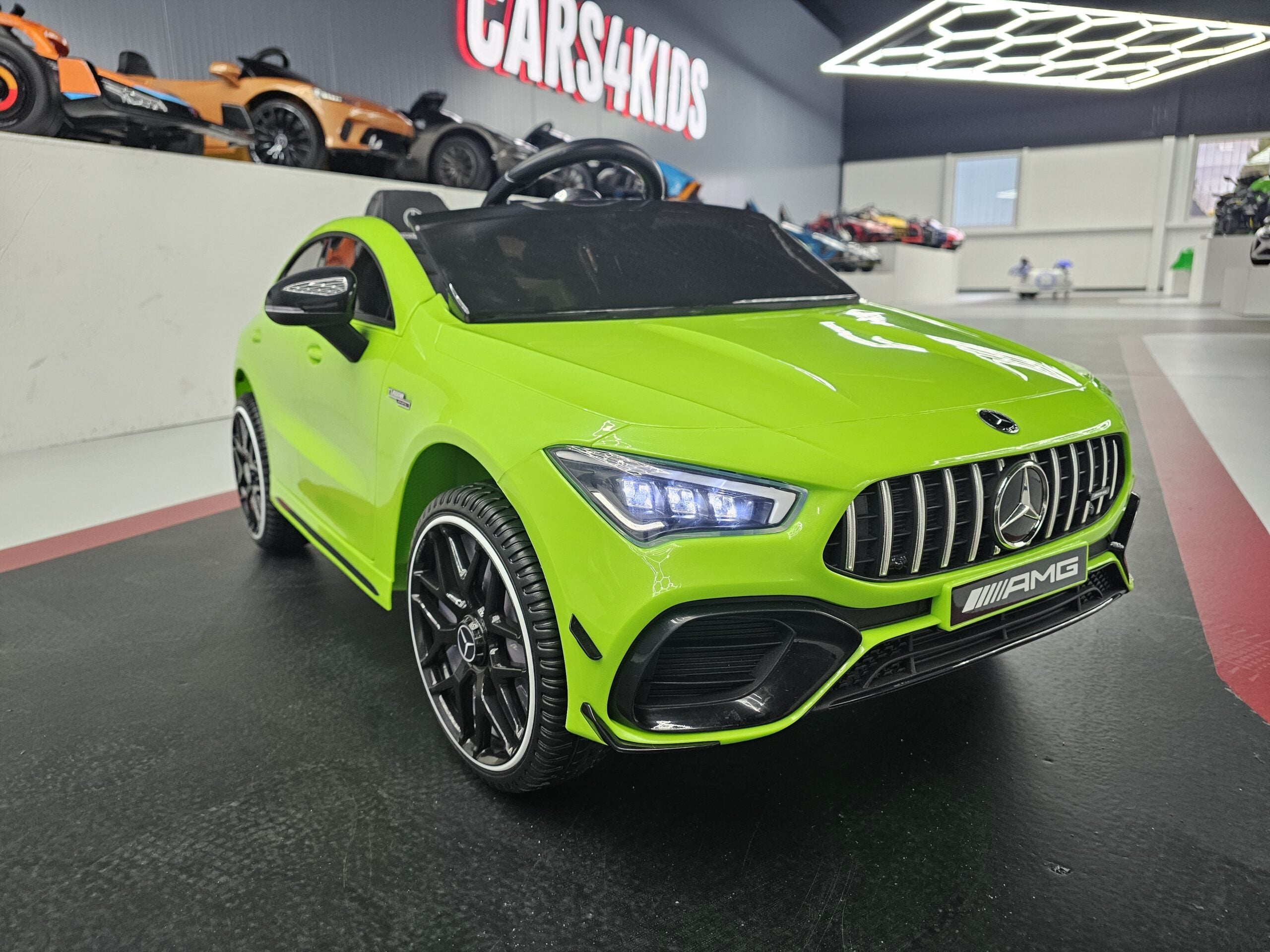 Kinderauto Mercedes CLA 45 groen