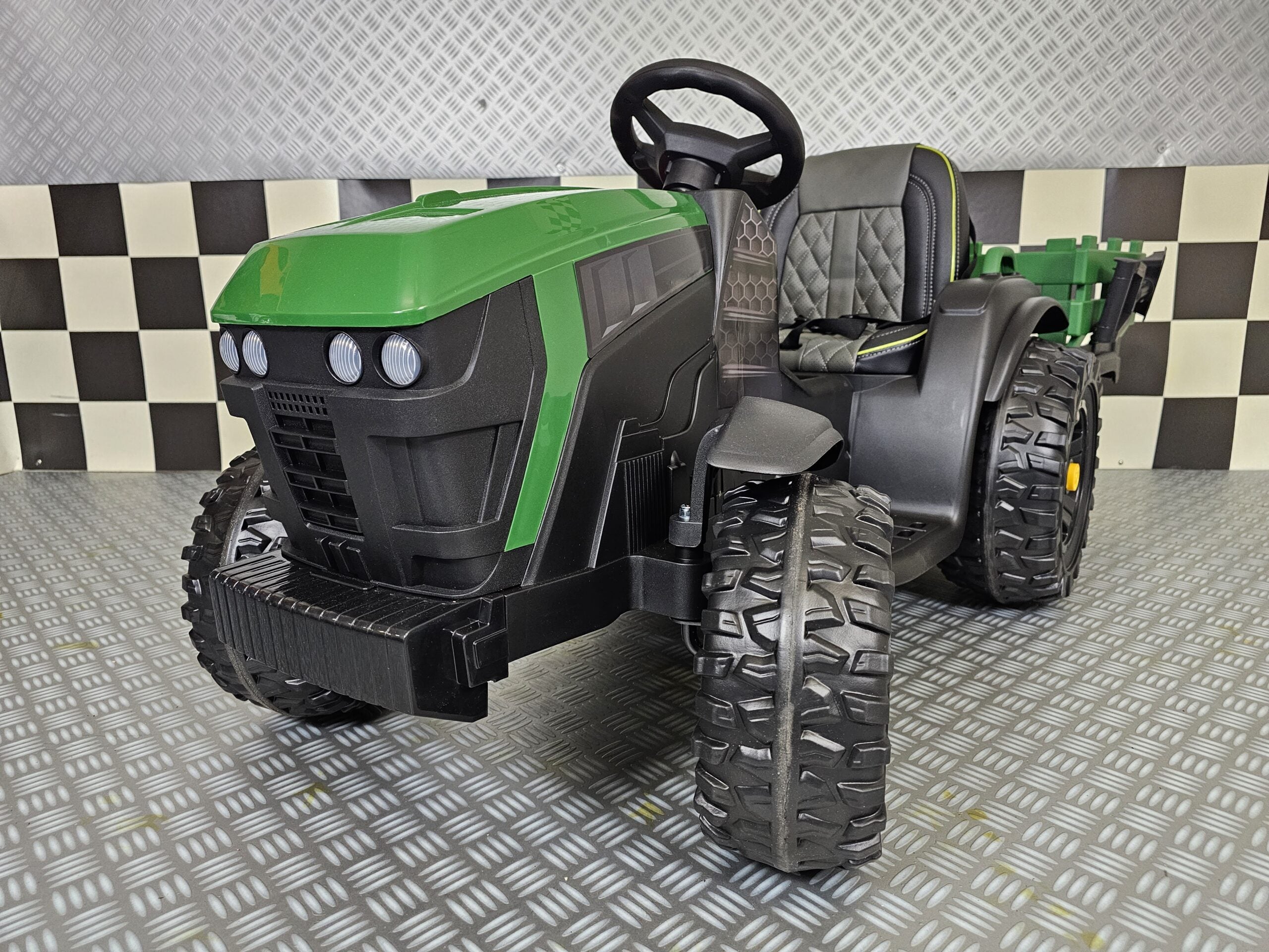 Kindertractor Farmer 12 volt groen met RC