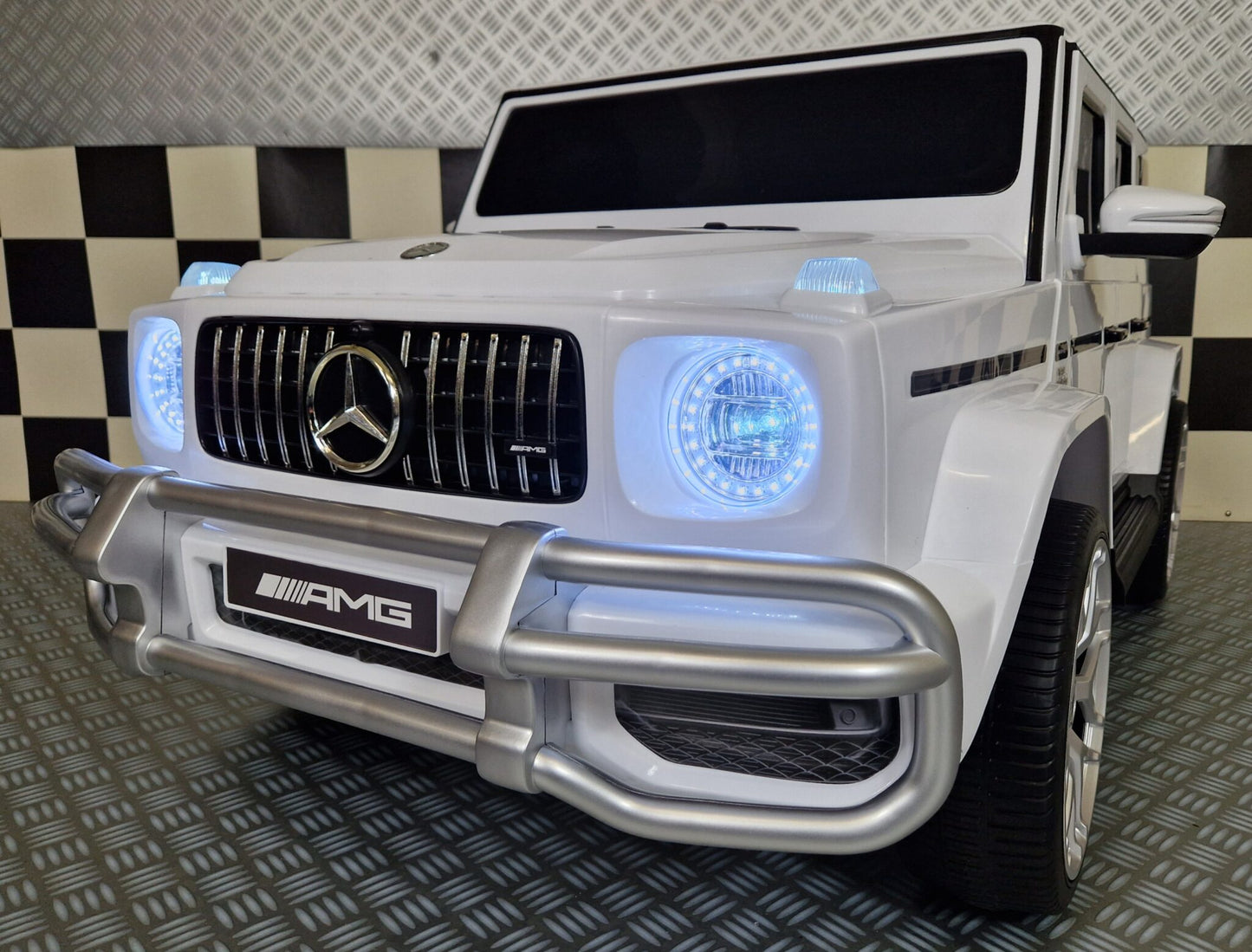 Accu kinderauto Mercedes G63 2 persoons 24 volt wit