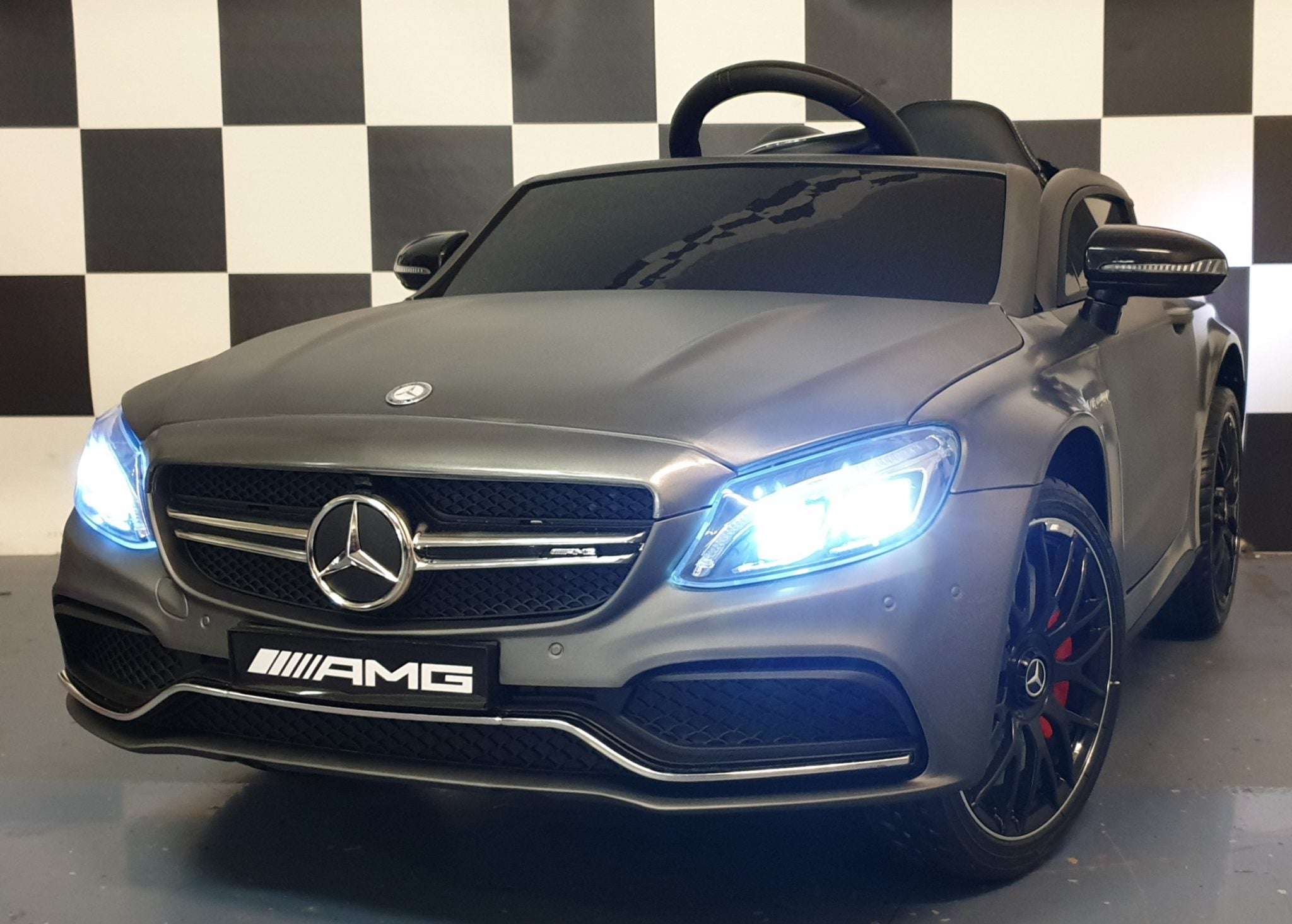 Mercedes C63 AMG elektrische kinderauto mat grijs