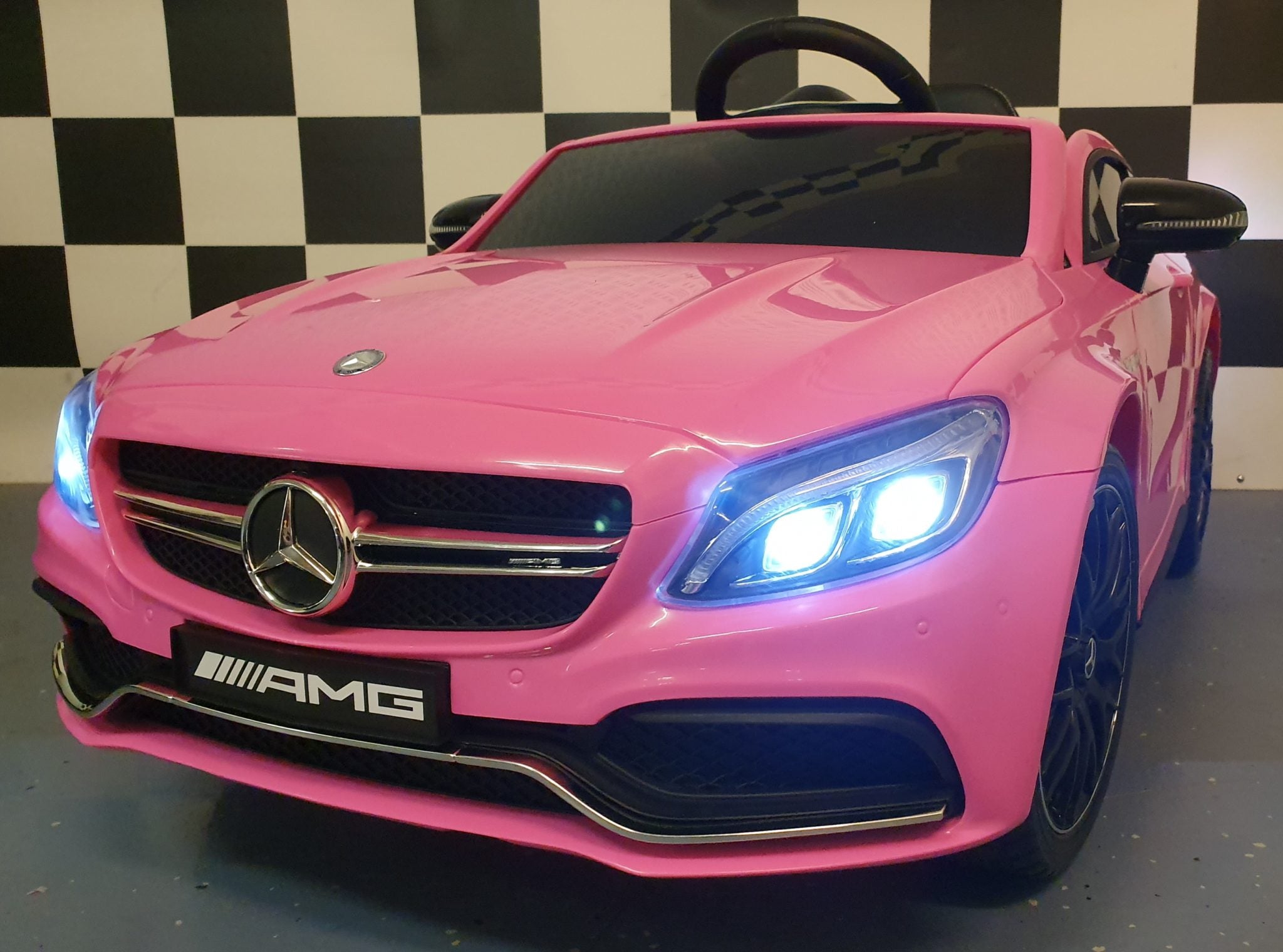 Kinderauto Mercedes C63 12 volt met afstandsbediening roze