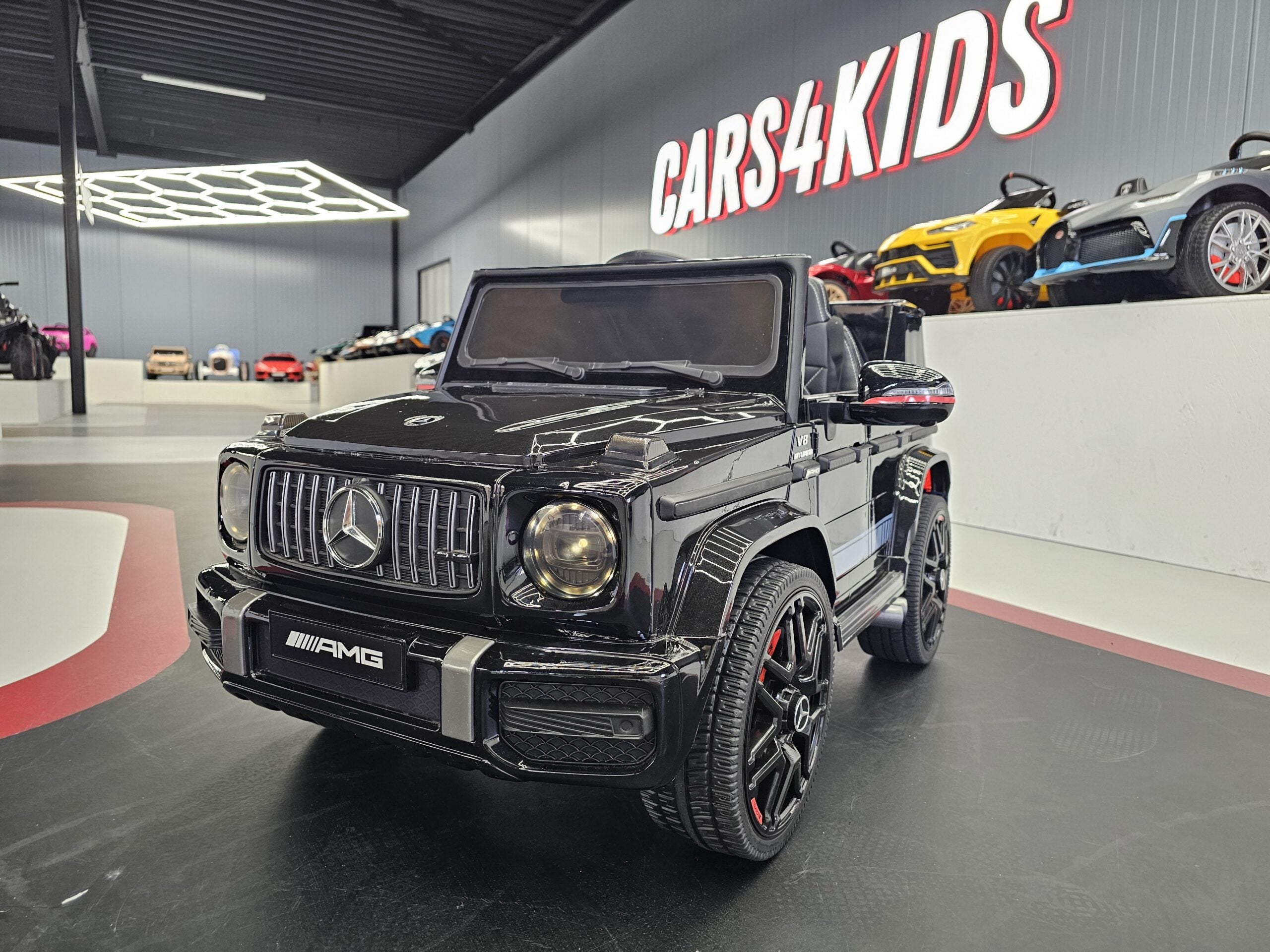Kinderauto Mercedes G63 12V zwart met soft start 1 persoons
