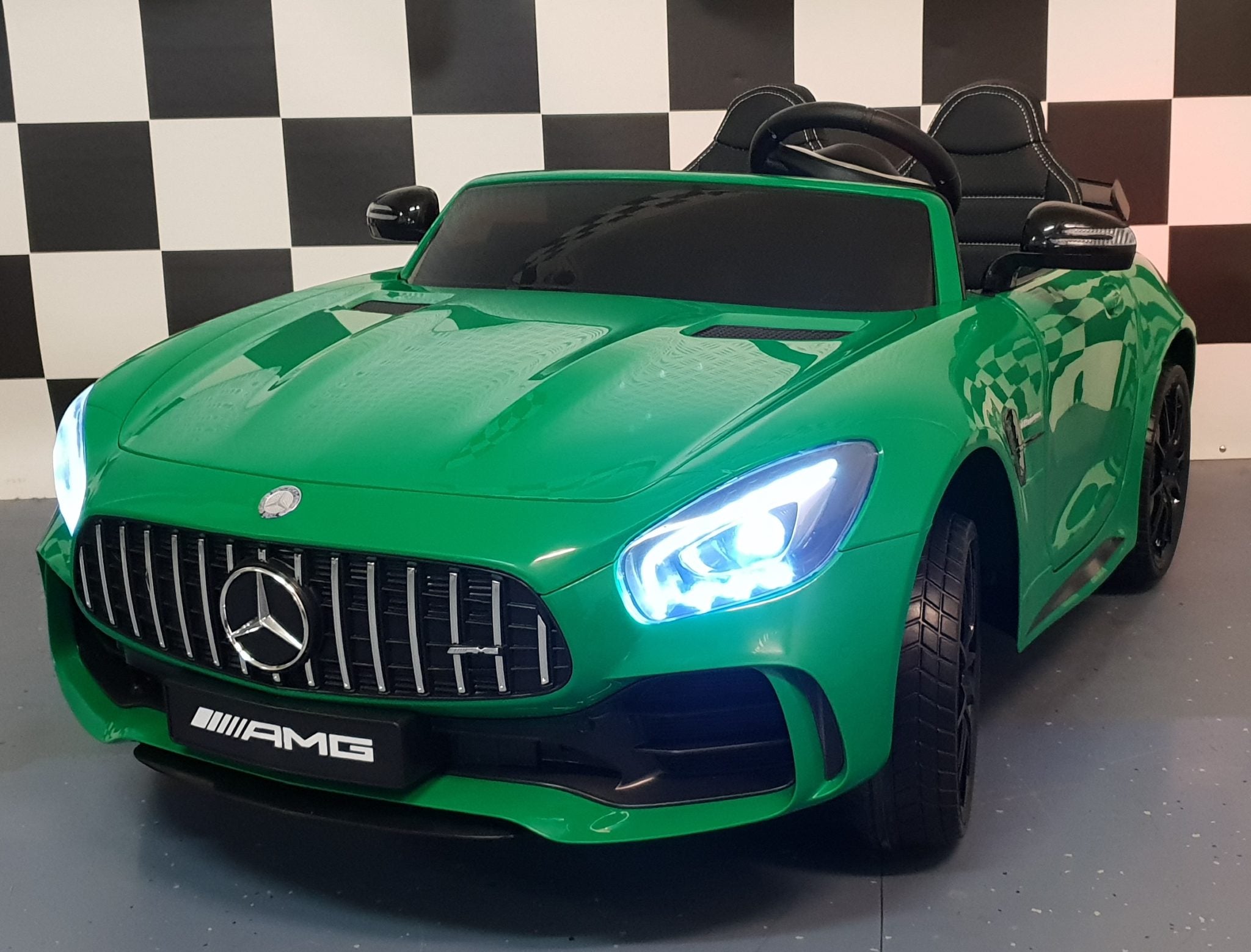 2 persoons accu kinderauto Mercedes AMG GTR 2x12 volt 4WD