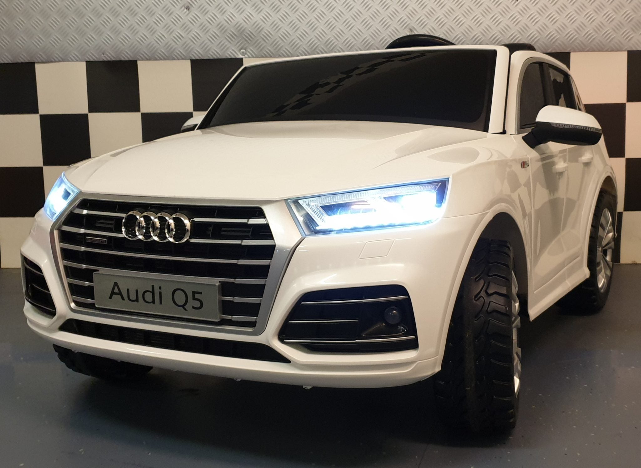 Elektrische kinderauto Audi Q5 2 persoons wit 2.4G 4WD