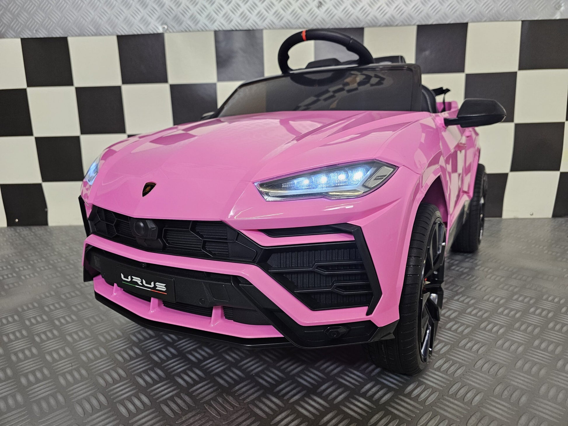 Accu kinderauto Lamborghini Urus roze 12 volt