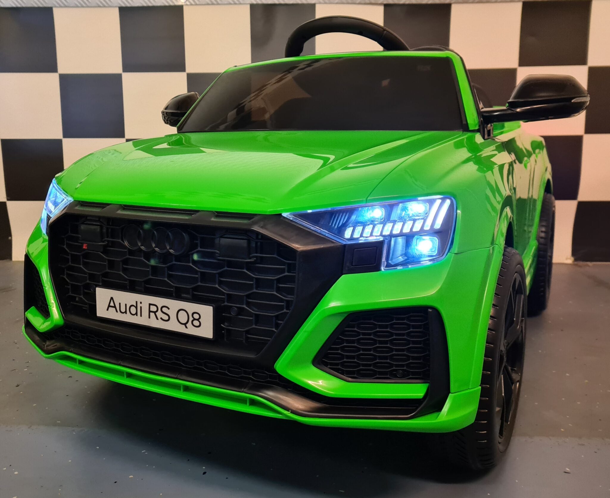 Accu Kinderauto Audi Q8 met RC en 12 volt 1 persoons groen