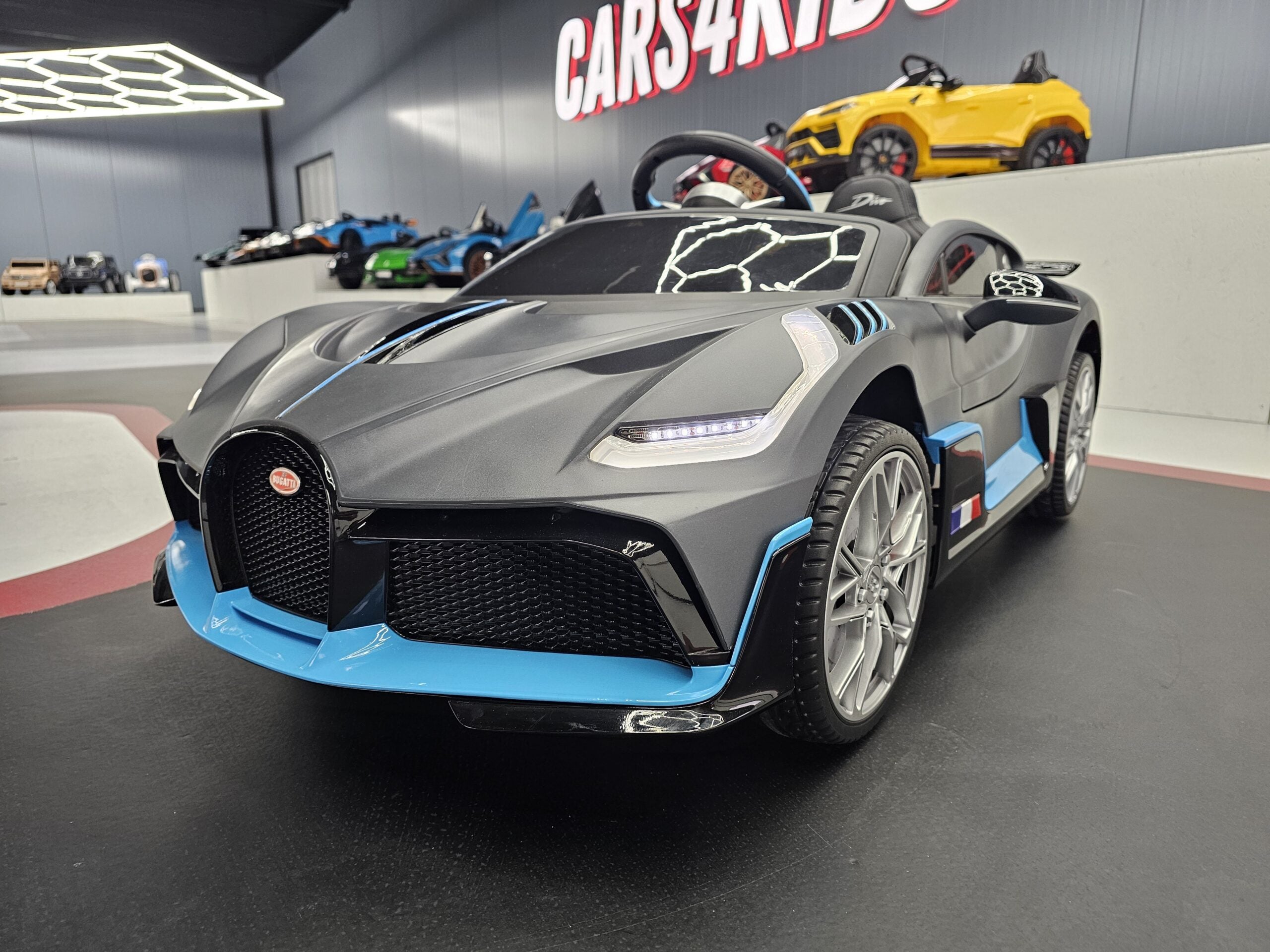 Accu kinder auto Bugatti Divo mat grijs 2.4G afstandsbediening 12 volt