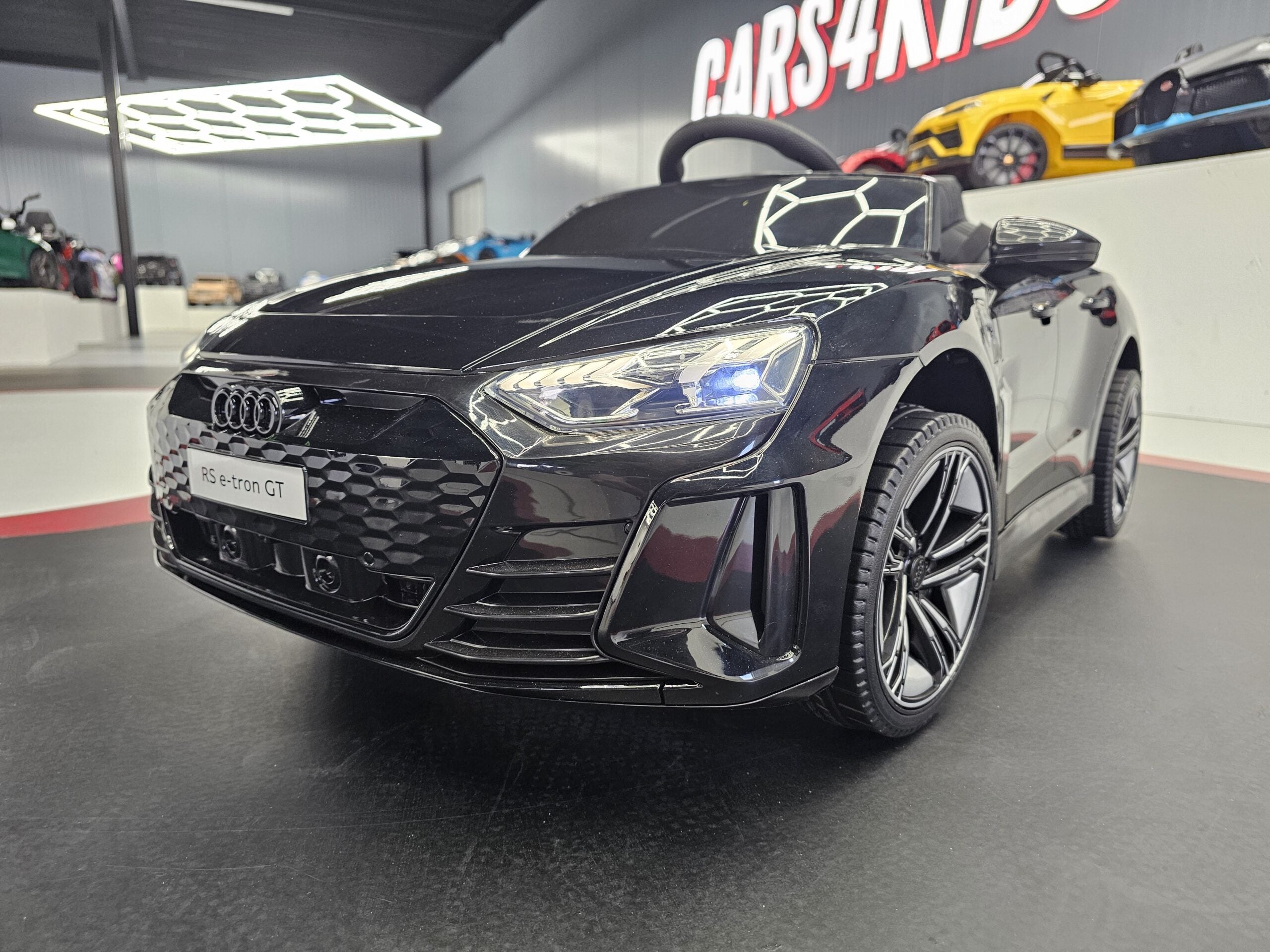 Elektrische kinderauto Audi E-Tron GT 12 volt metallic zwart