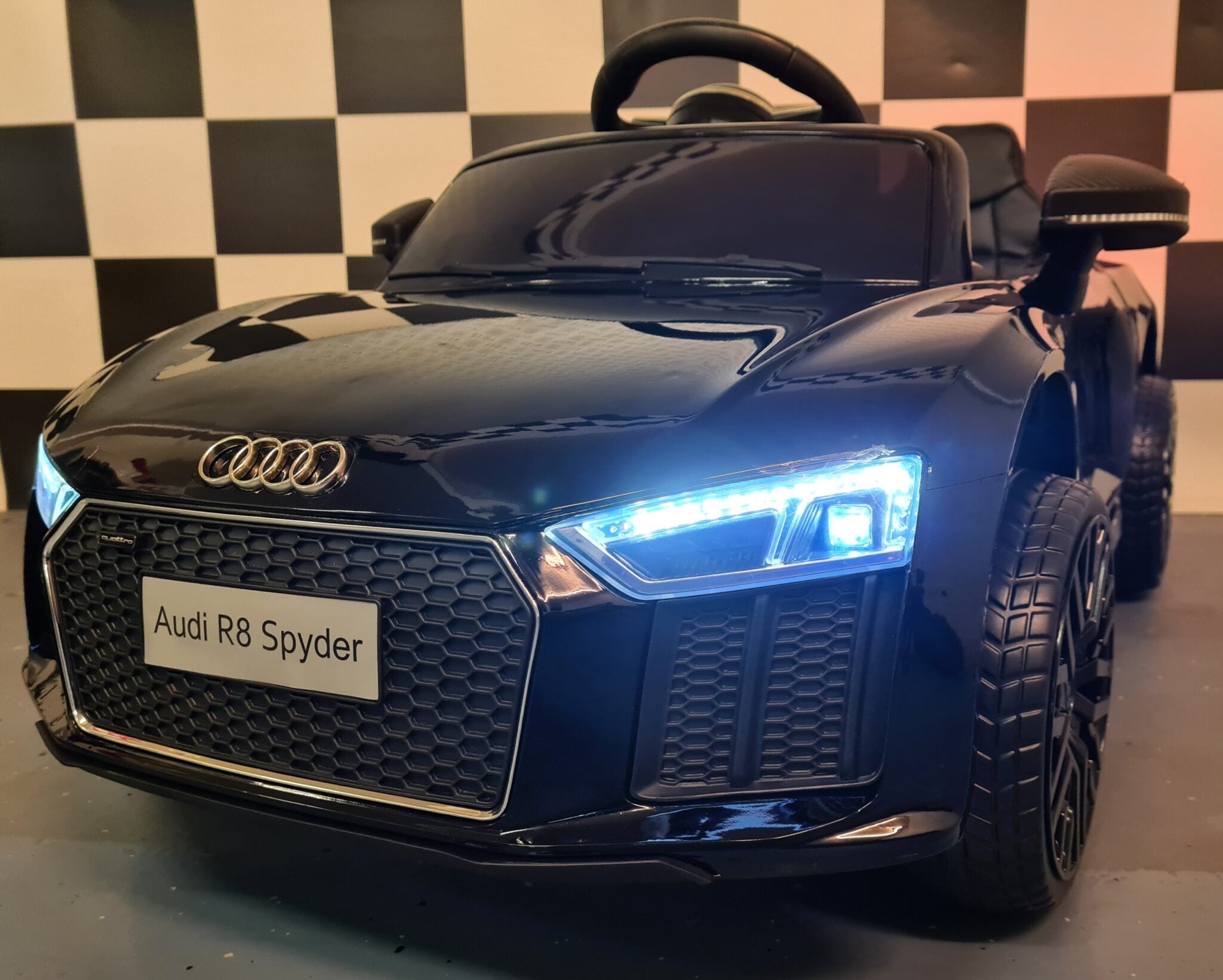 Speelgoed accu auto Audi R8 met RC en 12 volt metallic zwart 1 persoons