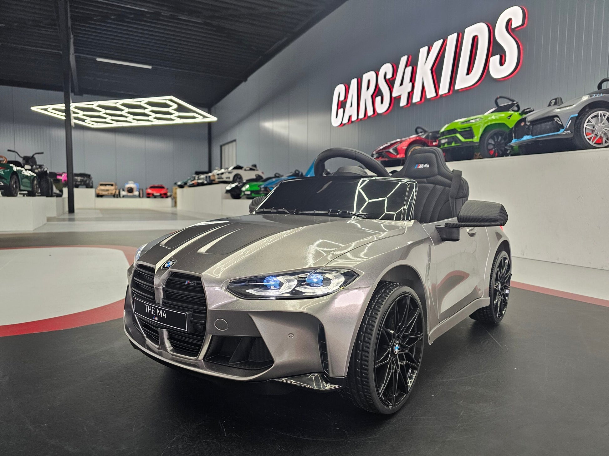 Elektrische kinderauto BMW M4 12 volt metallic grijs