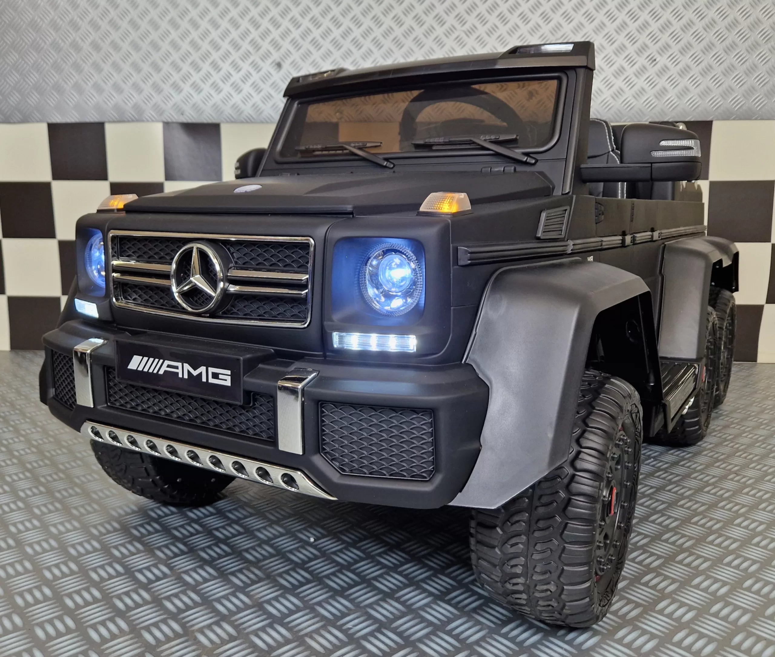 Elektrische kinderauto Mercedes Benz 6x6 G63 AMG duo zit mat zwart