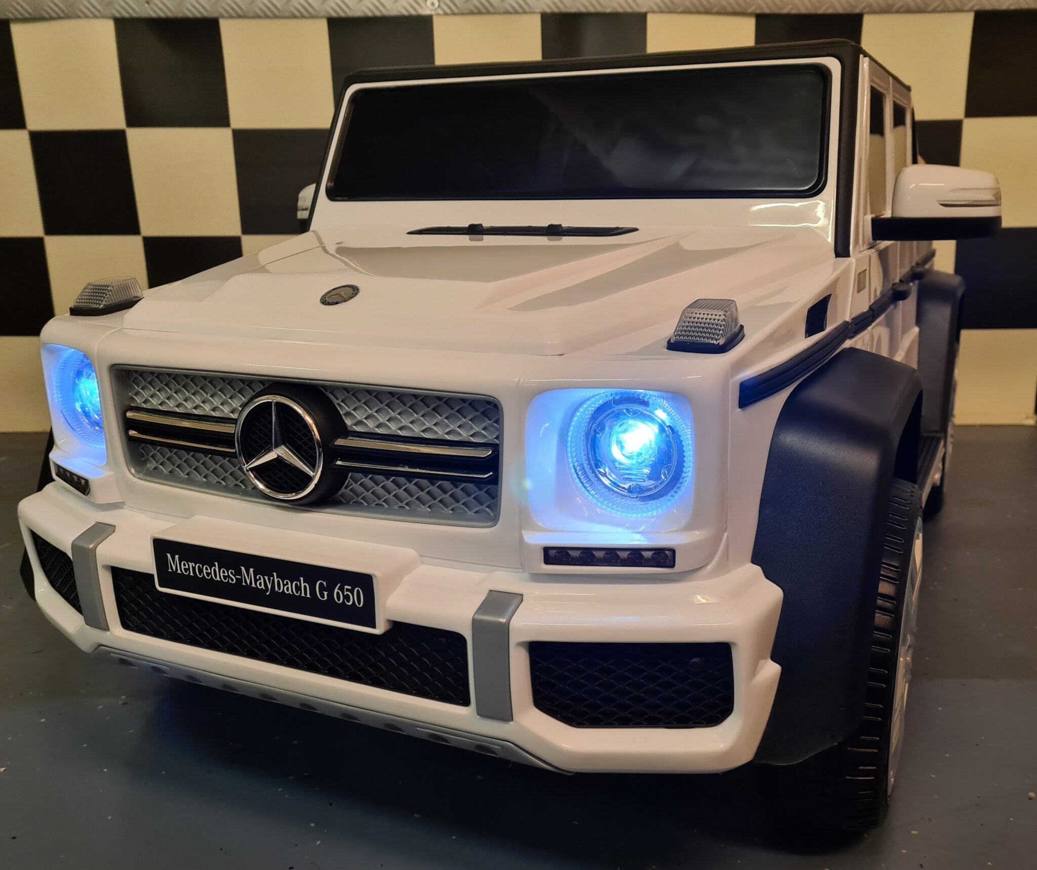 Accu kinderauto Mercedes Maybach G650 12Volt 1 persoons wit