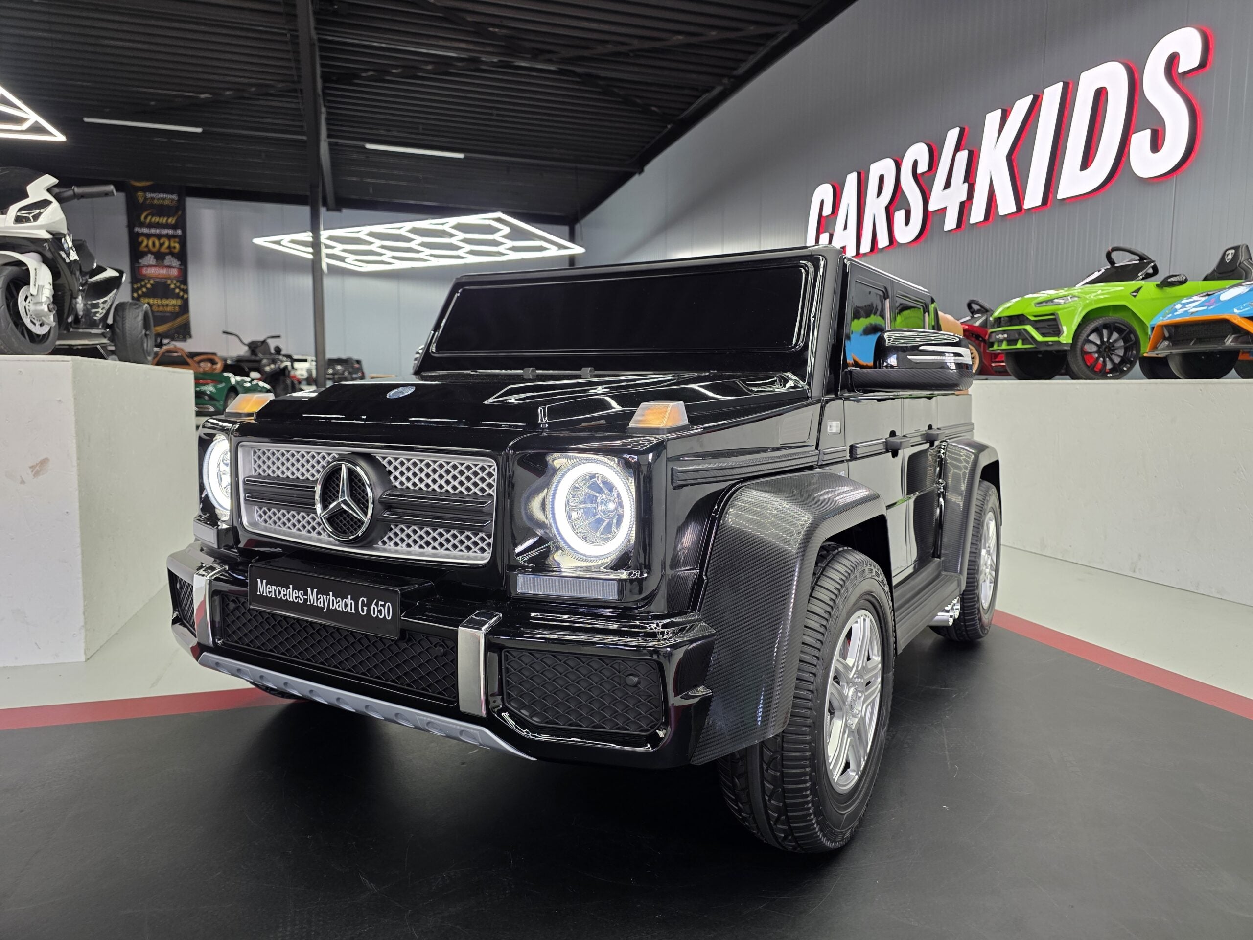 Elektrische kinderauto Mercedes Maybach XXL 24 volt met MP4