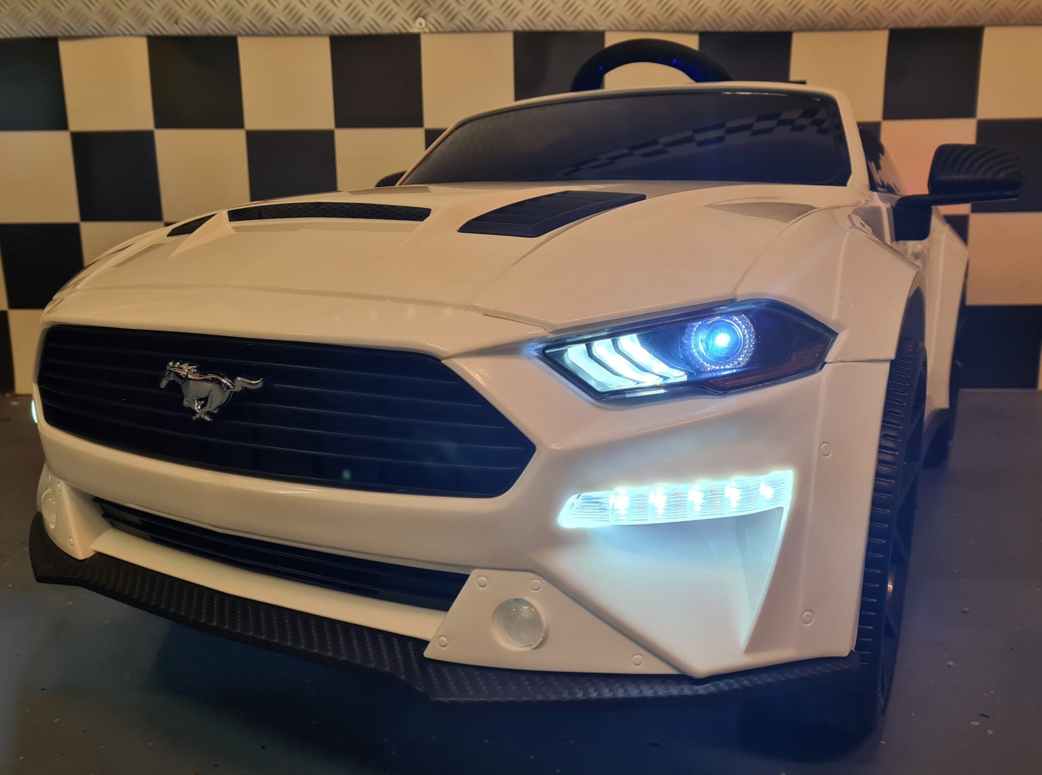 Accu kinderauto Ford Mustang met afstandsbediening 12V wit
