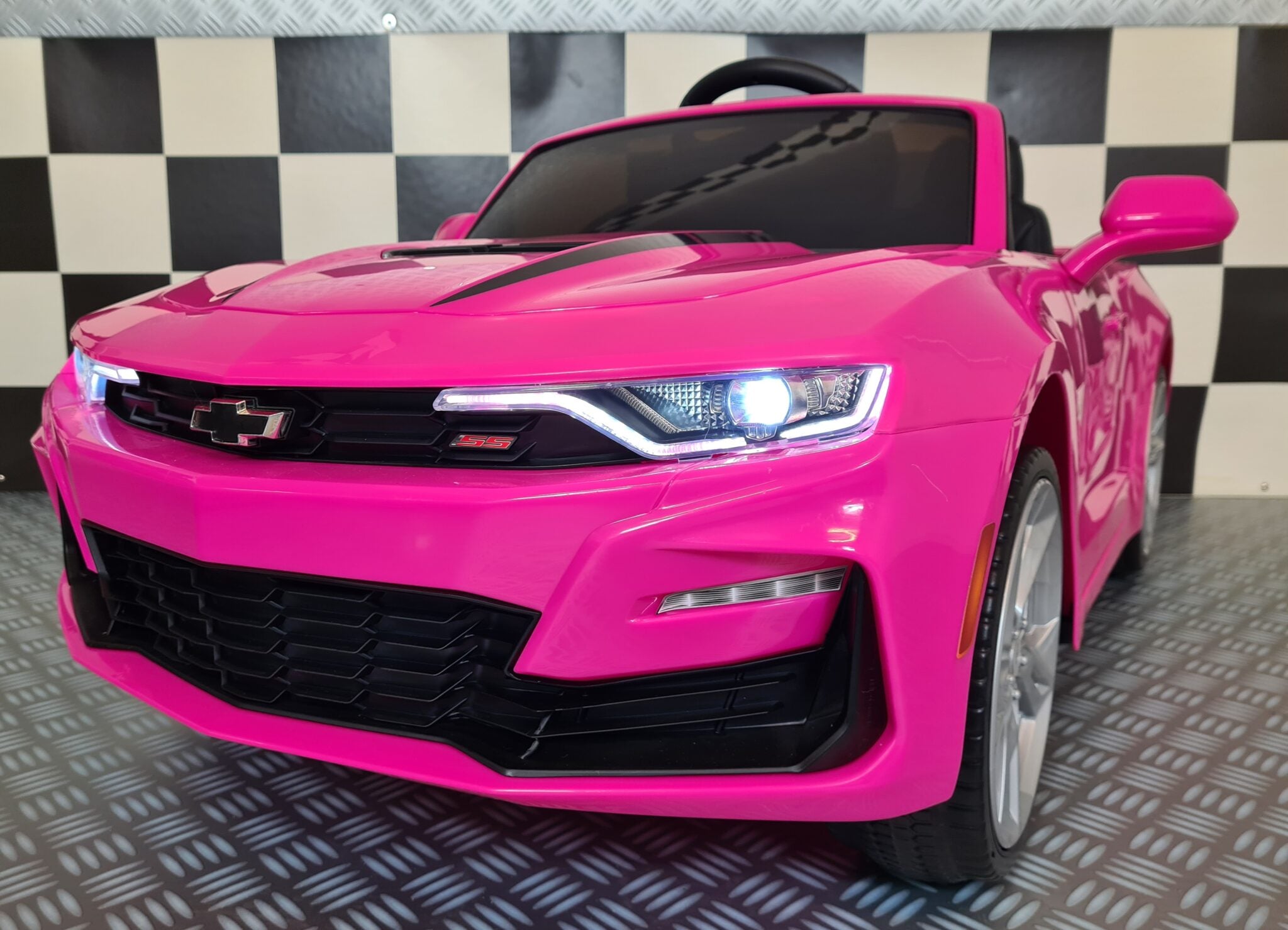 Chevrolet Camaro 12 volt kinderauto met afstandsbediening roze