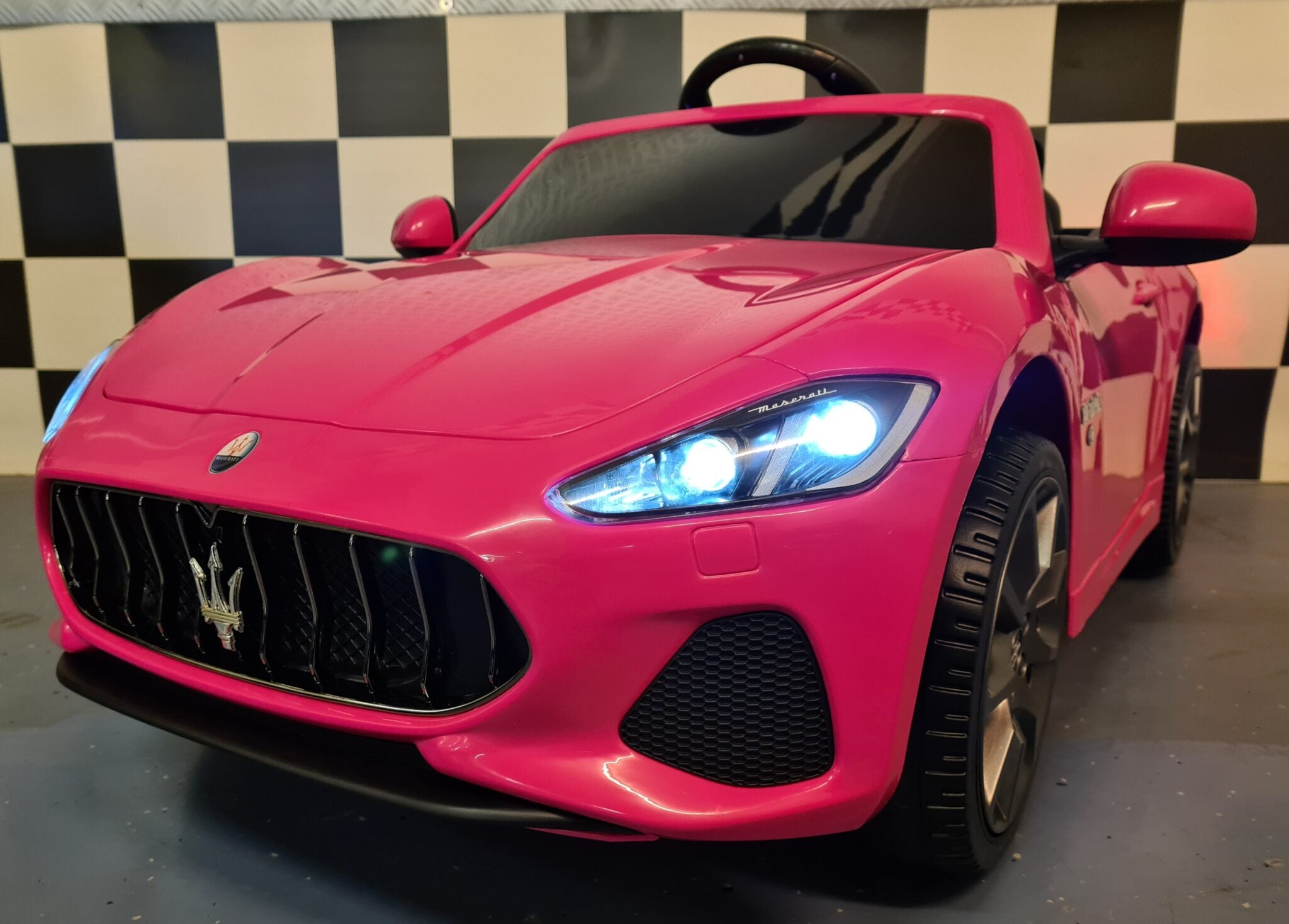 Maserati kinderauto roze 12 volt en RC