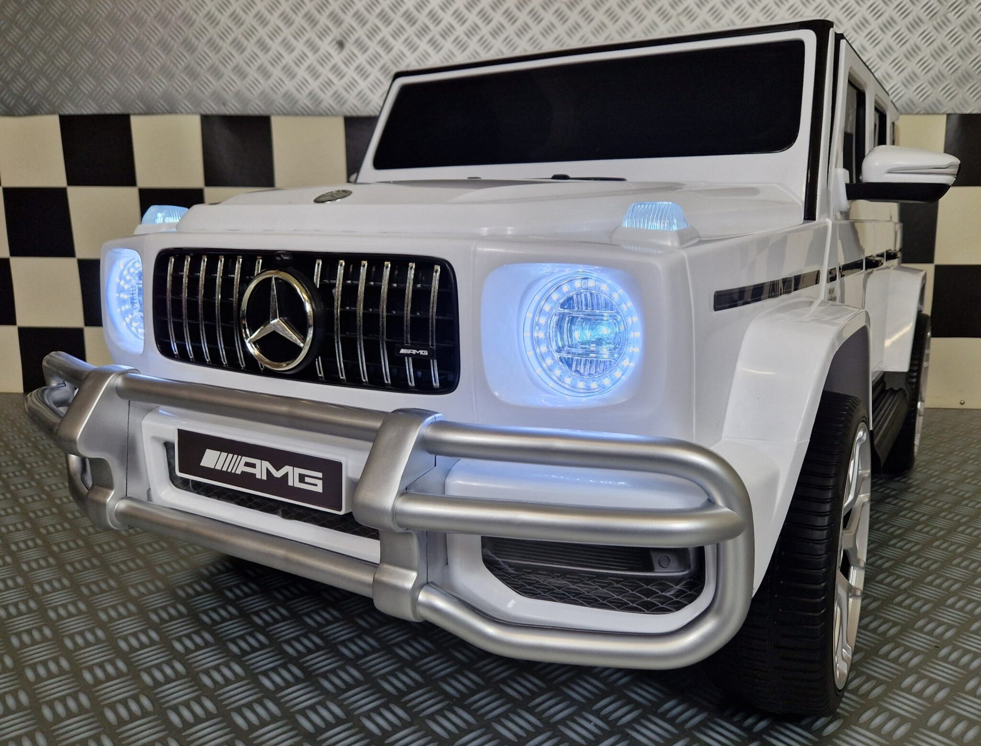 Accu kinderauto Mercedes G63 2 persoons 24 volt wit