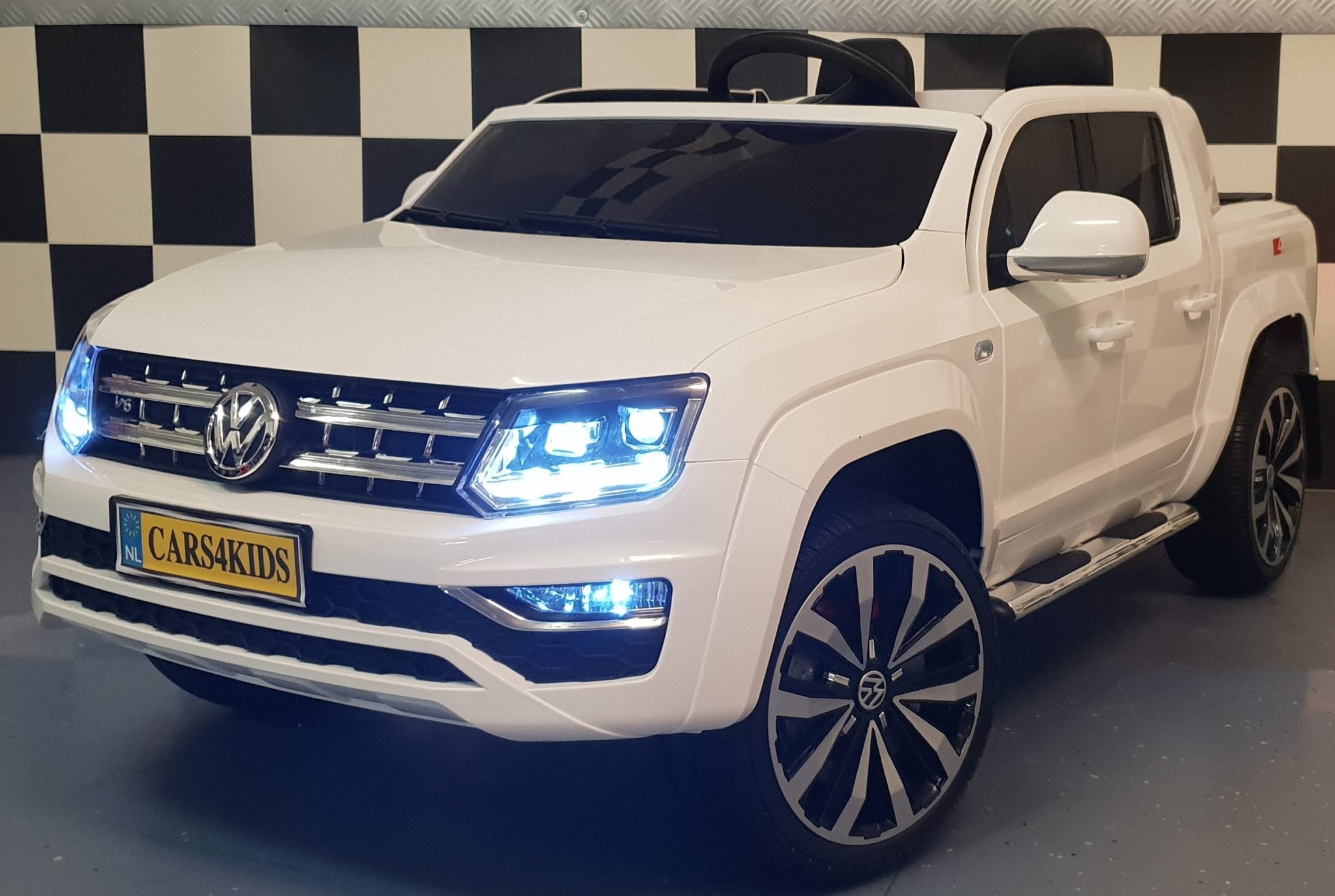 Kinderauto Volkswagen Amarok 4WD 2x12V 2.4G afstandbedeining