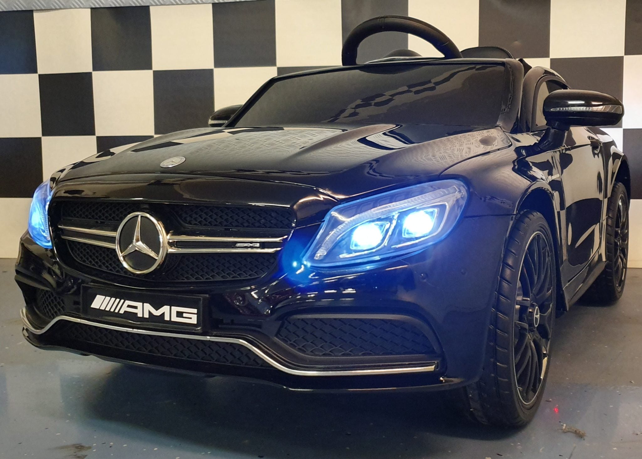 Accu kinderauto Mercedes C63 AMG 12 volt afstandsbediening metallic zwart