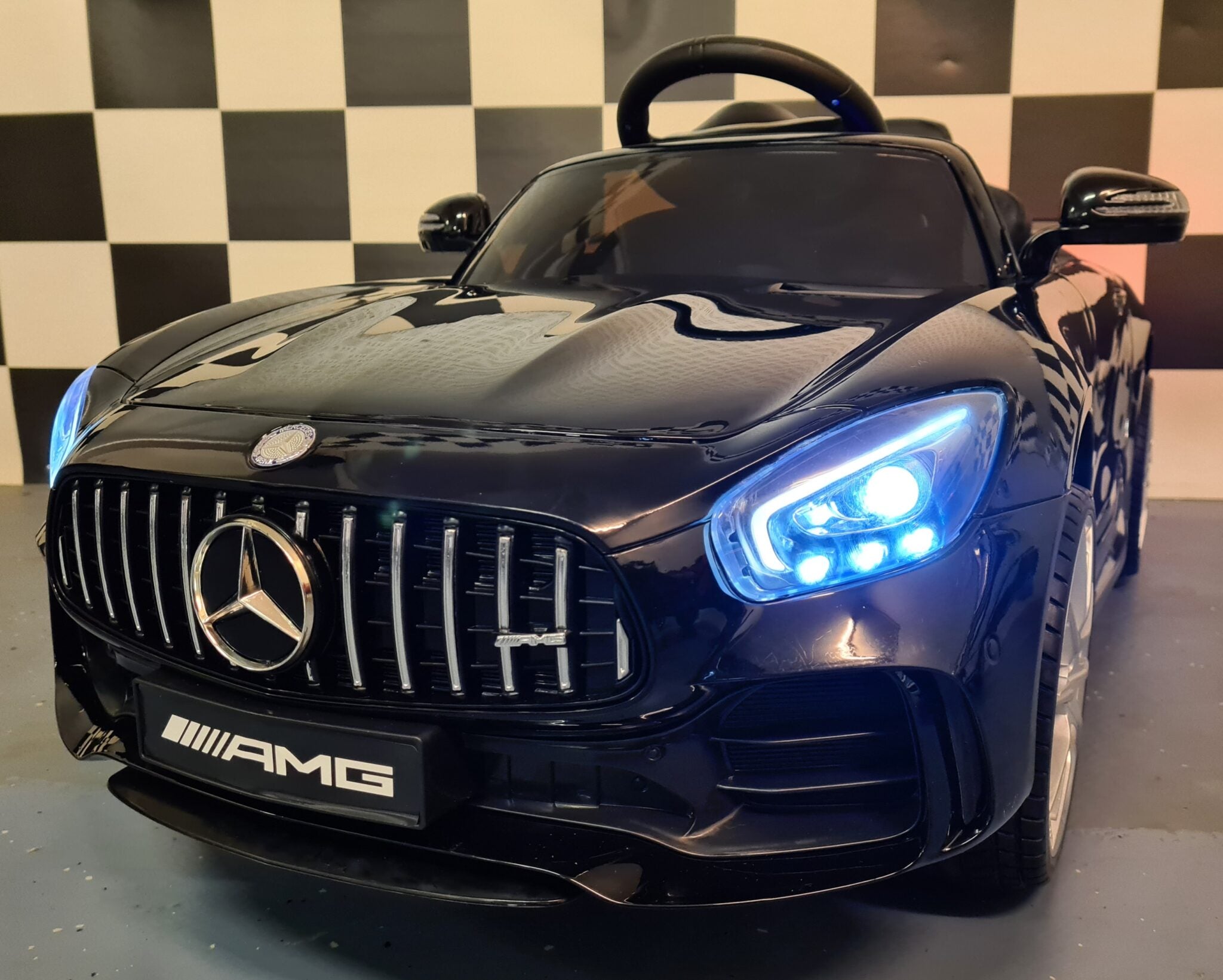 Elektrische kinderauto Mercedes GTR metallic zwart