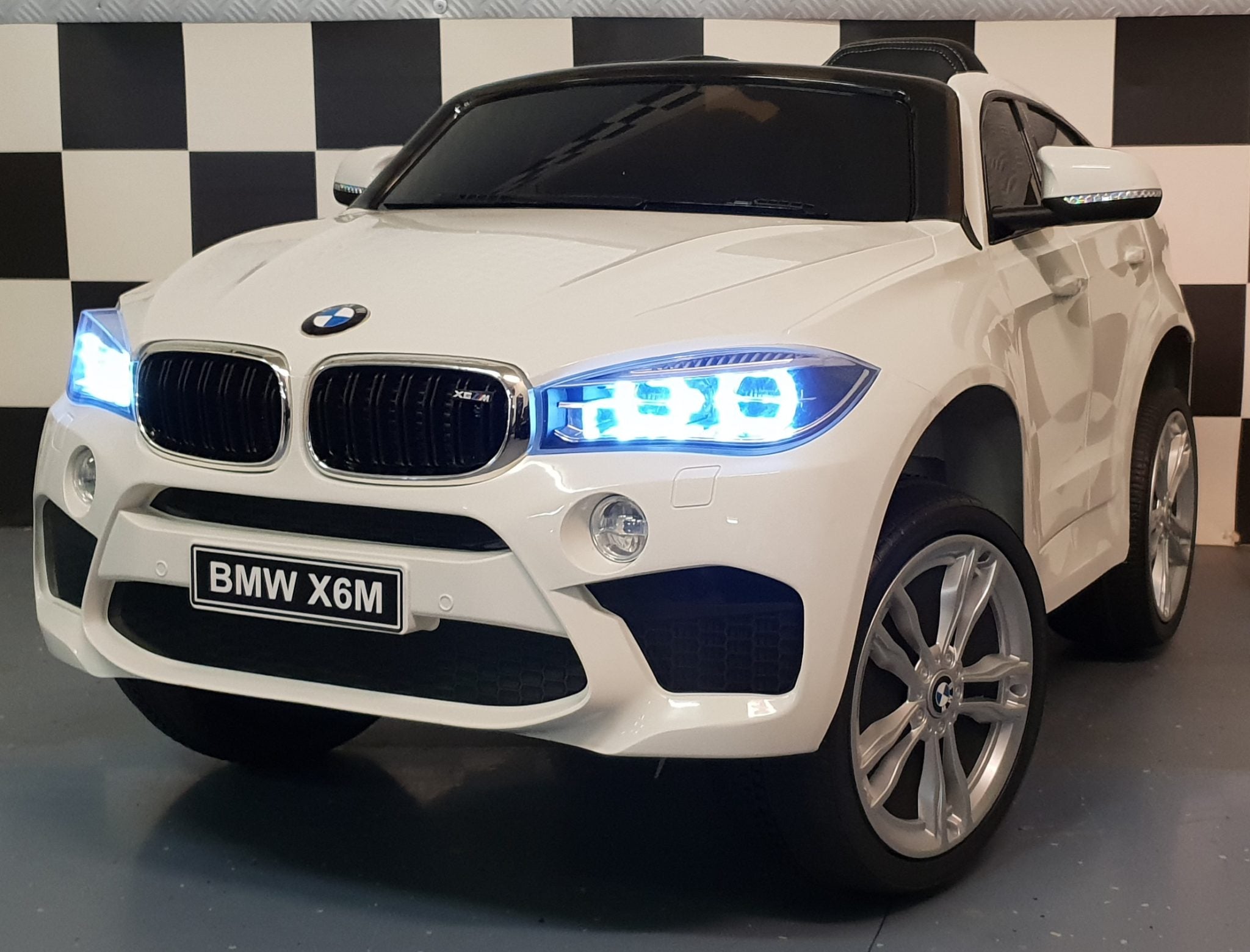 Kinderauto BMW X6 M Wit 12V 2.4G afstandbediening soft start
