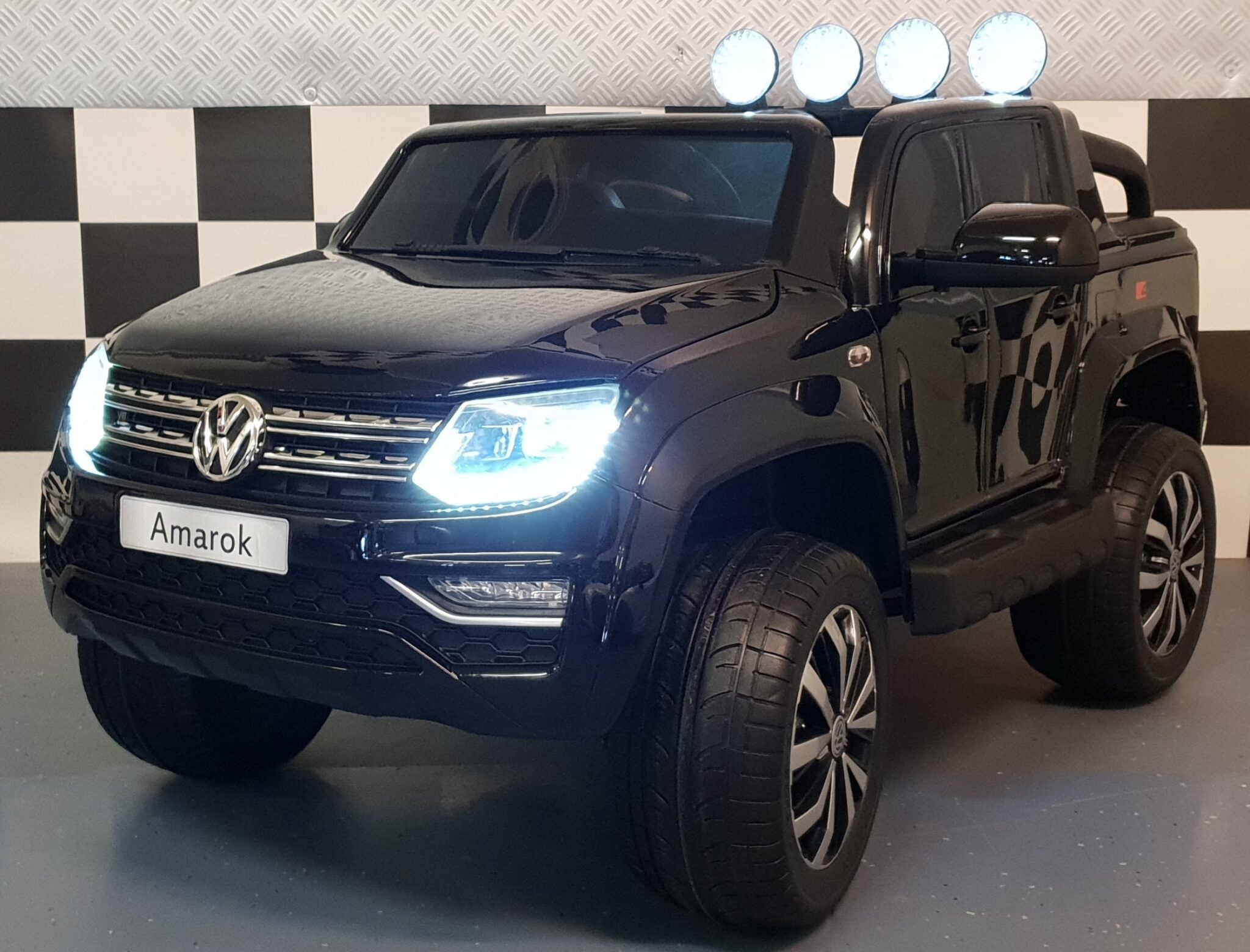 VW Amarok kinderauto 4WD 2x12V 2.4G RC metallic zwart