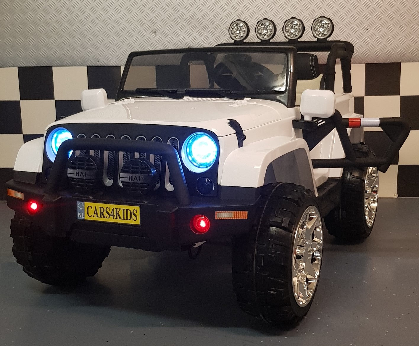2 persoons kinderjeep 2X12V 2.4G RC bediening 4WD wit